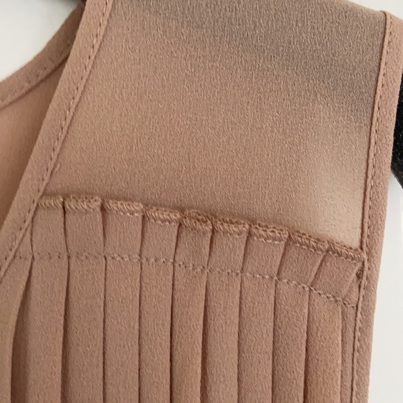 Tan pleated dress - Picture 3 of 3